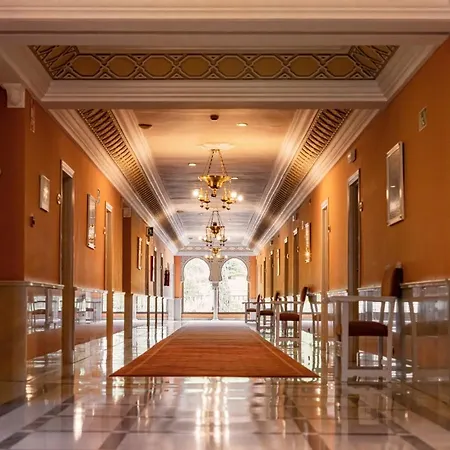 מלון Alhambra Palace