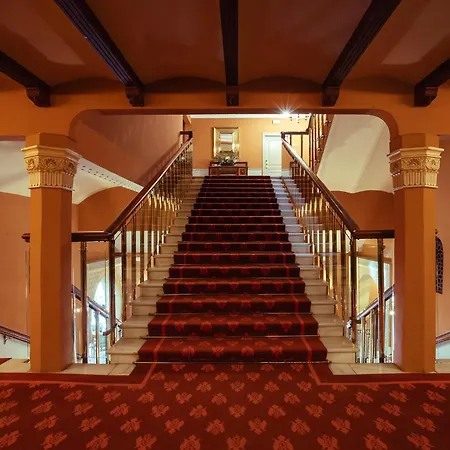 מלון Alhambra Palace 5*