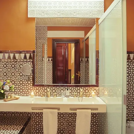 מלון Alhambra Palace