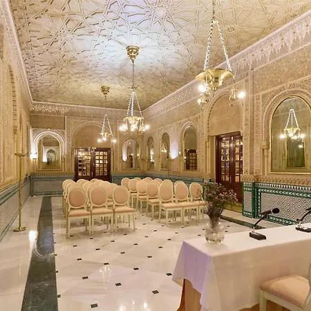 Alhambra Palace Отель 5*