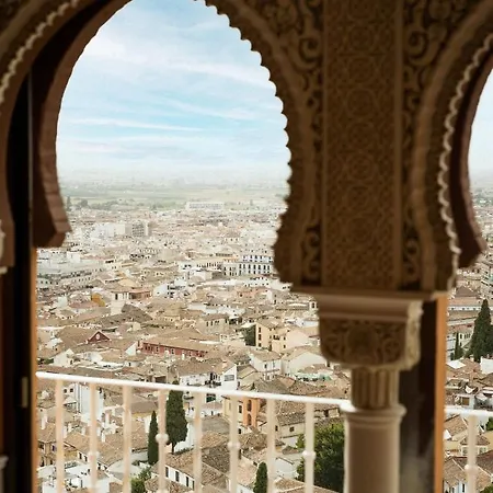 Alhambra Palace מלון 5*